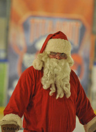 Joulupukki kunnioittaa läsnäolollaan perjantaista Titaanit Akatemian kotiottelua