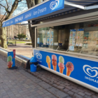 Lämpimästi tervetuloa herkuttelemaan Titaanien jäätelökioskille!