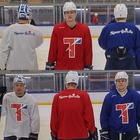 Uusien harjoituspaitojen mannekiineisiksi pääsivät Titaanien luottohyökkääjät Tuomas Lyytikäinen, Rene Hiekkataipale sekä Valtteri Tamminen.