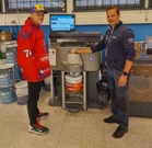 Titaanihyökkääjä Simo Kauppinen vieraili alkuviikosta Värisilmä Haminan kauppiaan Sami Mankisen järjestämässä ”maalintekokoulussa”.