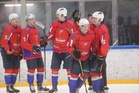 Kuten kuvassa 5-2-täysosumaa juhlivien titaanipelaajien hymyistä voinee havaita, oli Riemun kaataminen kotikaukalossa punanutuille ensiarvoisen tärkeä asia.